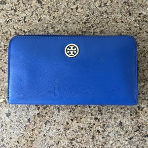 BEAUTIFUL TORY BURCH CLUTCH WALLET ROYAL BLUE GOLD HARDWARE